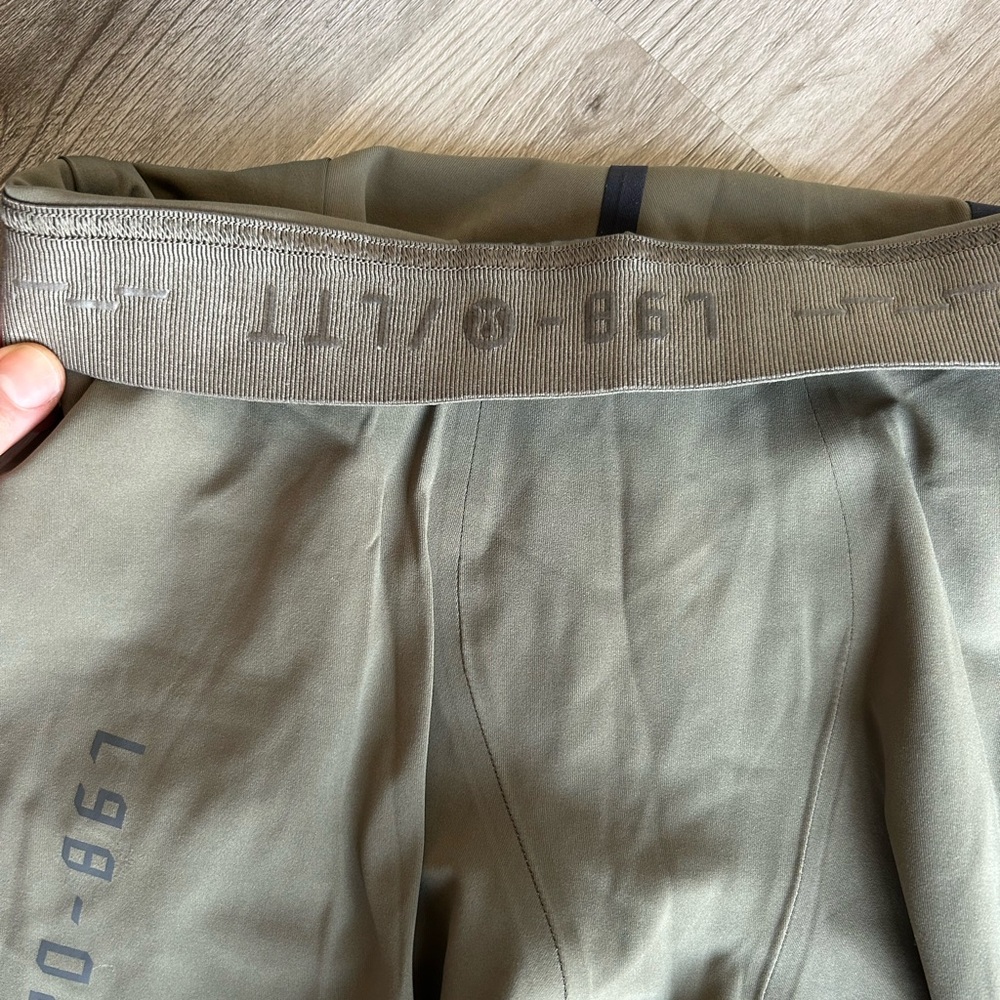Lululemon License to Train Pant 21” Large Olive Green - Picture 5 of 7